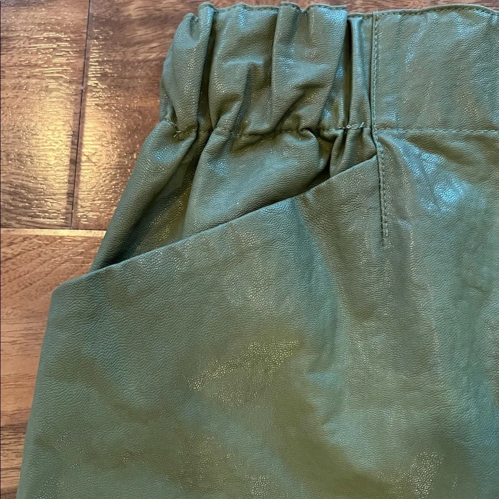 Zara Olive Green Vegan Leather Mini Skirt - Picture 2 of 5